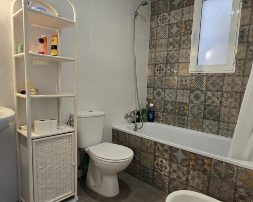 HISZPANIA Umeblowany apartament z balkonem i basenem