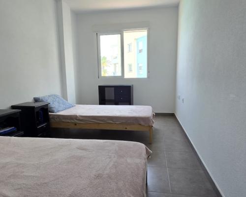 HISZPANIA Umeblowany apartament z balkonem i basenem