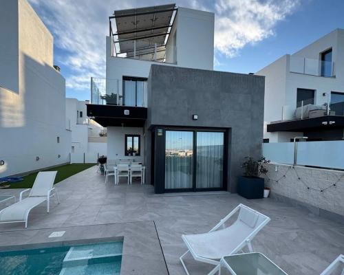 HISZPANIA Nowoczesna willa z prywatnym basenem