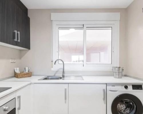 HISZPANIA Odnowione apartamenty z basenem