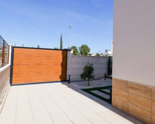 HISZPANIA Luksusowa willa z prywatnym basenem i solarium w prestiżowej lokalizacji