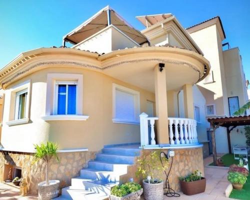 HISZPANIA Przestronna willa z energią słoneczną i klimatem śródziemnomorskim