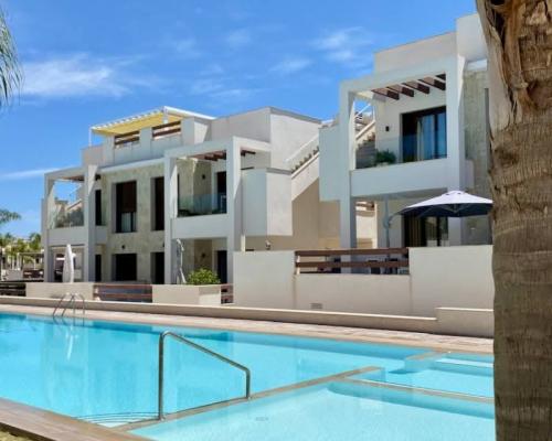 HISZPANIA Nowoczesny apartament z przestronnym tarasem – idealne miejsce do życia, relaksu i inwestycji!