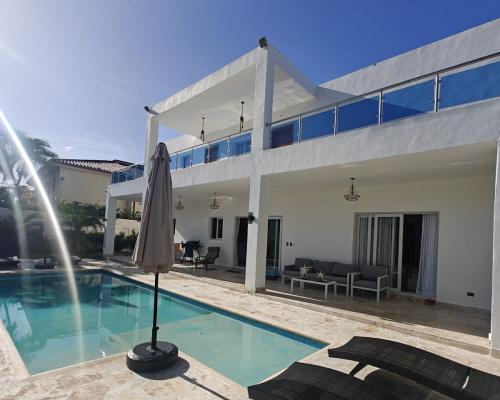 DOMINIKANA / Przestronna willa z 6 sypialniami w prestiżowej dzielnicy Dominicus