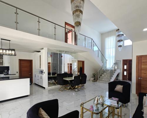 DOMINIKANA / Przestronna willa z 6 sypialniami w prestiżowej dzielnicy Dominicus