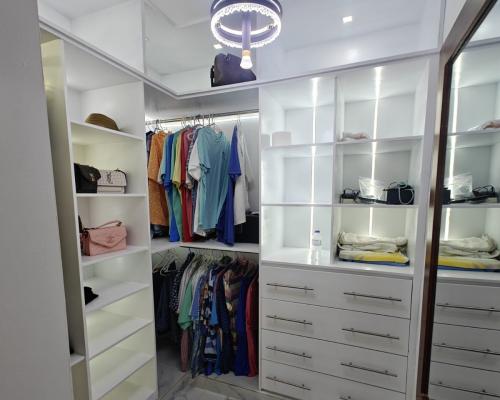 DOMINIKANA / Przestronna willa z 6 sypialniami w prestiżowej dzielnicy Dominicus