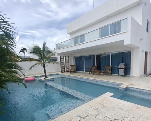 DOMINIKANA / Stylowa willa z 5 sypialniami w sercu Bayahibe