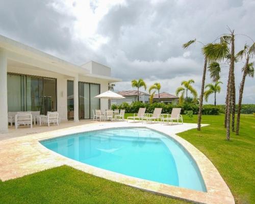 DOMINIKANA / Willa z 5 sypialniami w prestiżowym La Estancia Golf Resort – luksus, przestrzeń i karaibski styl życia