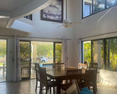 DOMINIKANA / Przestronna willa 4 sypialnie w San Rafael del Yuma – komfort i przestrzeń w tropikach