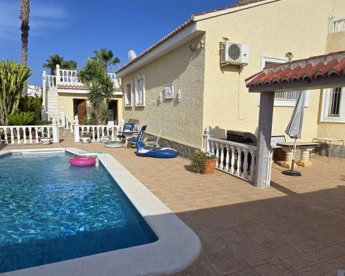 HISZPANIA / Parterowy dom z basenem w Llíria – przestrzeń, komfort i prywatność